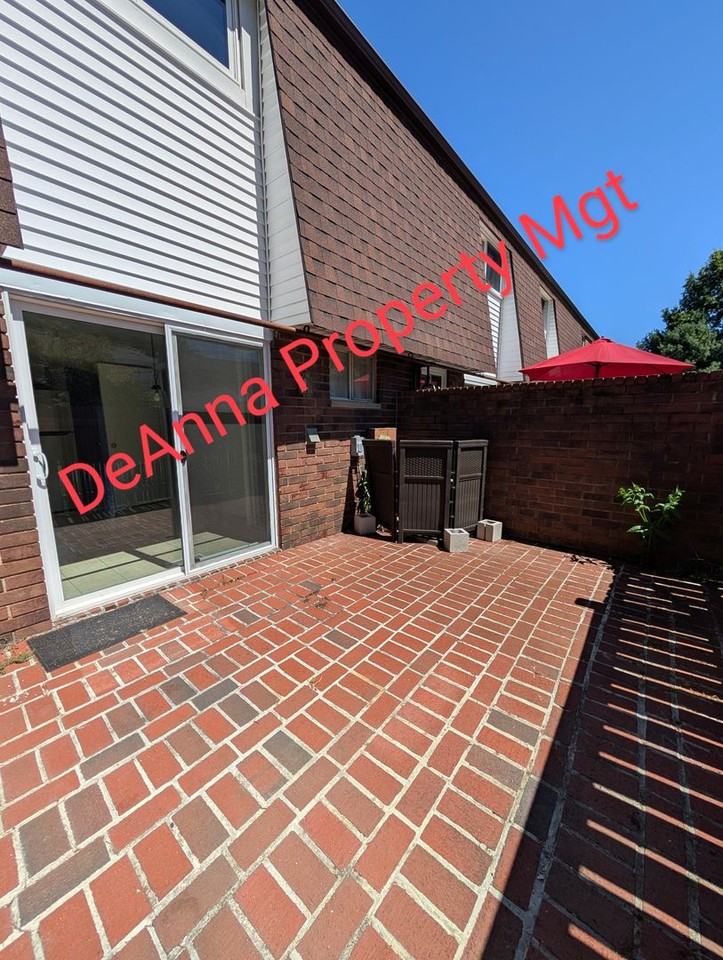 2581 Shakespeare Ln - Photo 2 of 11