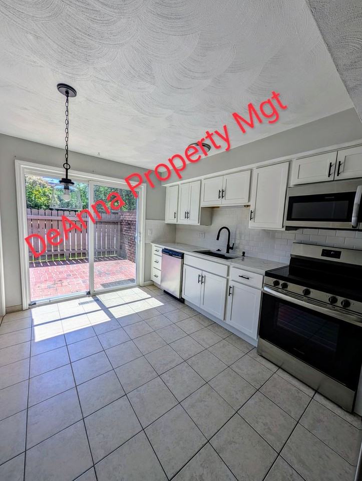 2581 Shakespeare Ln - Photo 4 of 11