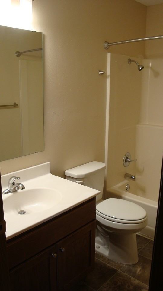 319 11th Ave S #202 - Photo 3 of 5