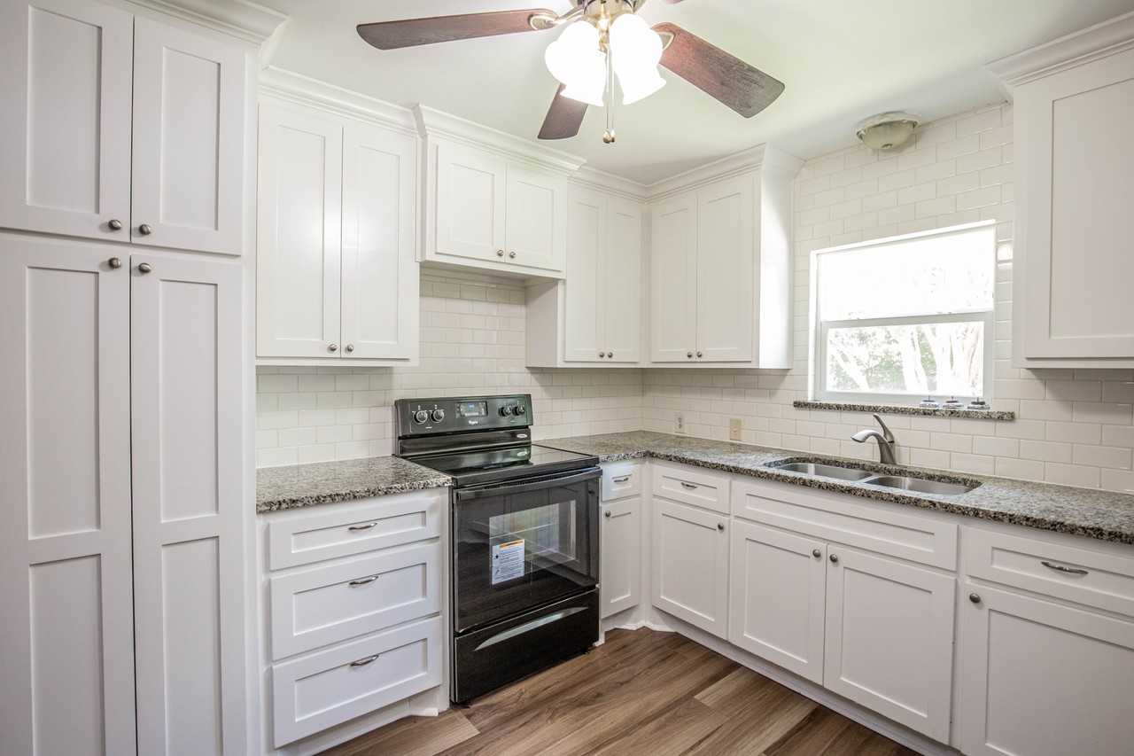 8805 Woodway Dr #NA - Photo 2 of 17