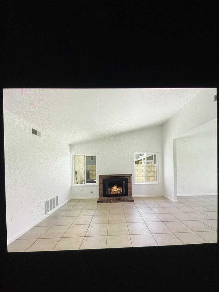 11657 Queensborough St #NA - Photo 3 of 10