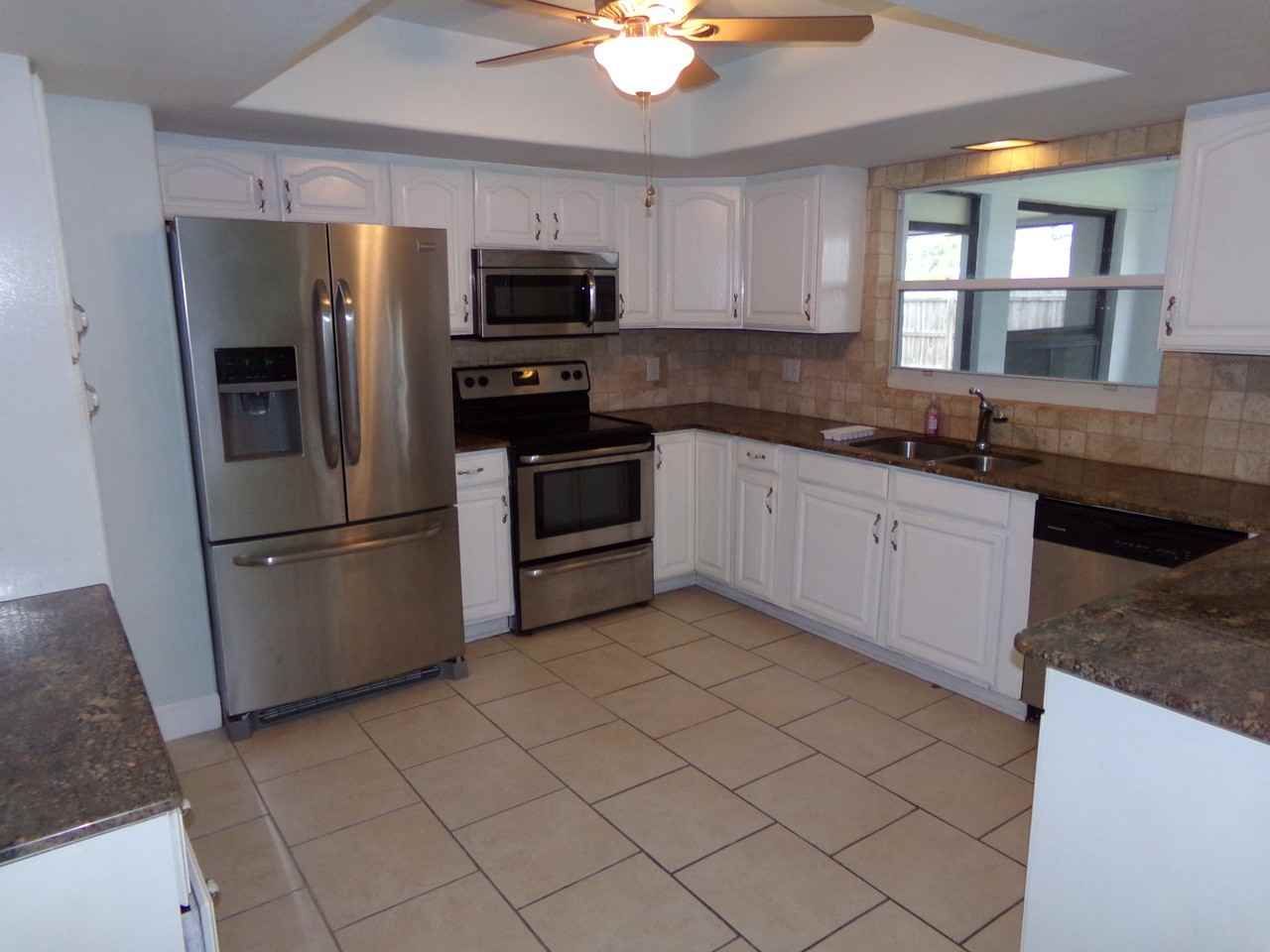 1131 Glenham Dr Ne #NA - Photo 5 of 12