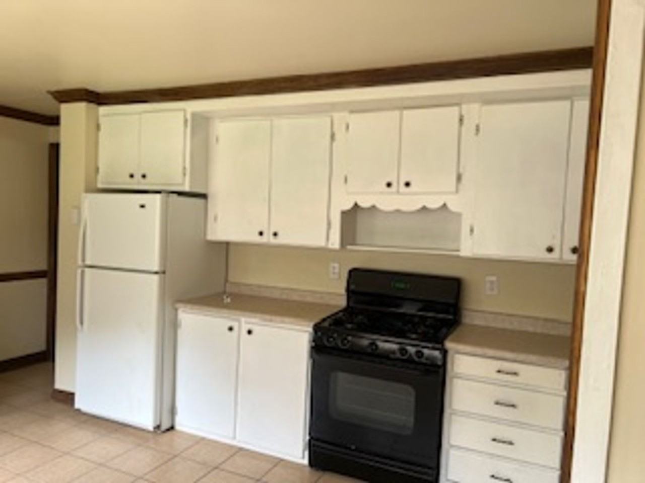 1002 Avalon Ln - Photo 2 of 7