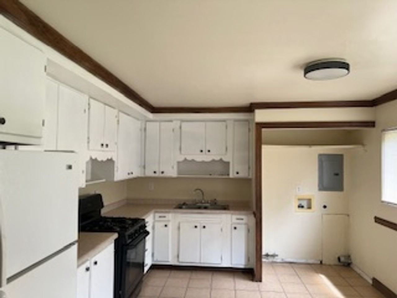 1002 Avalon Ln - Photo 3 of 7