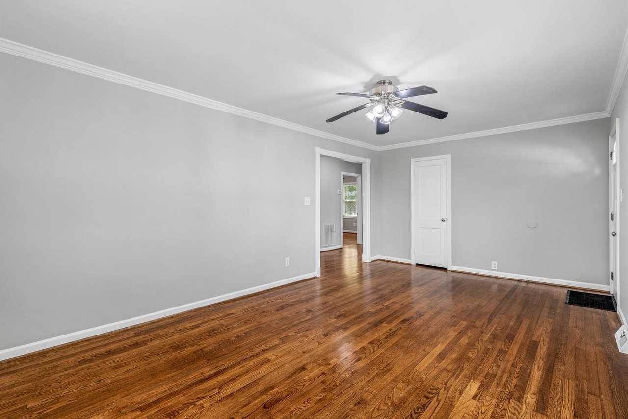 217 Fisher Ave - Photo 4 of 32