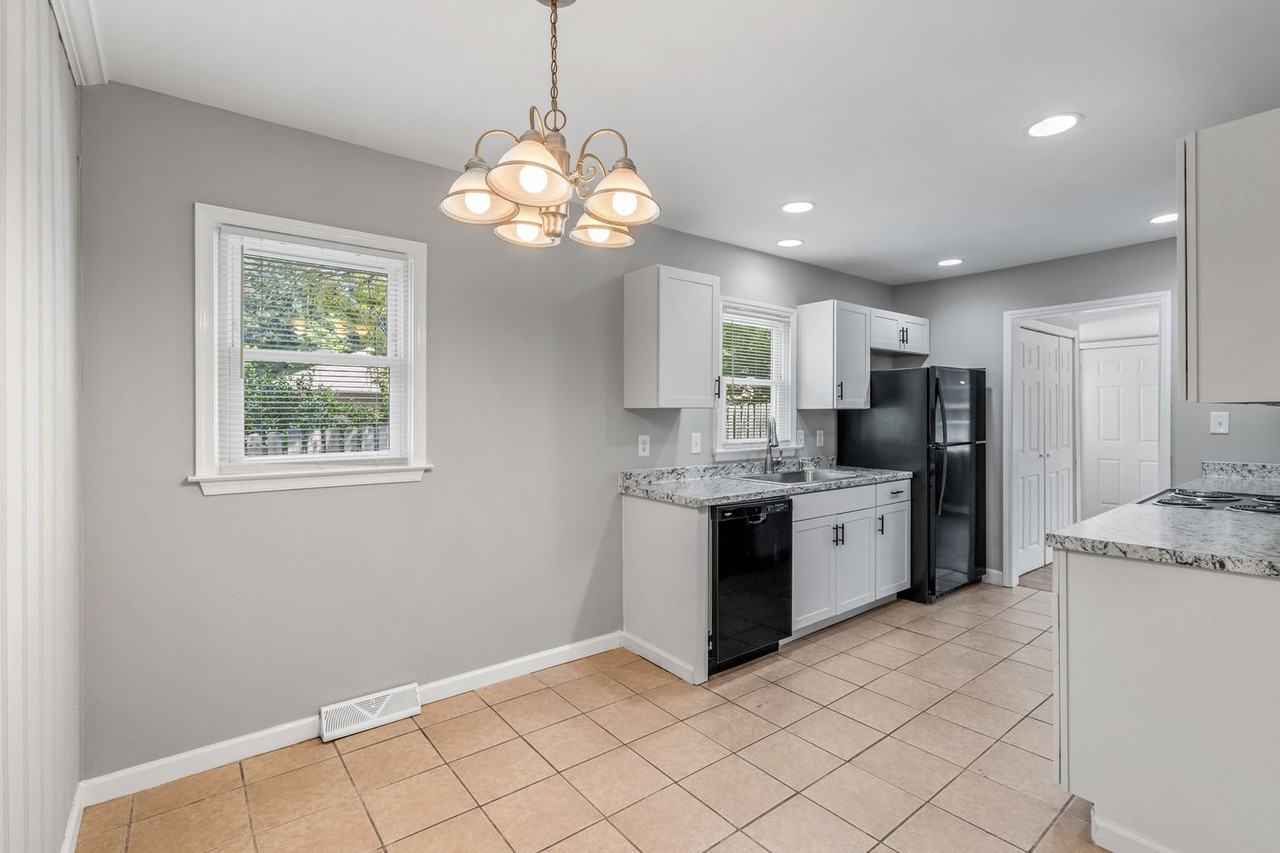 217 Fisher Ave - Photo 7 of 32