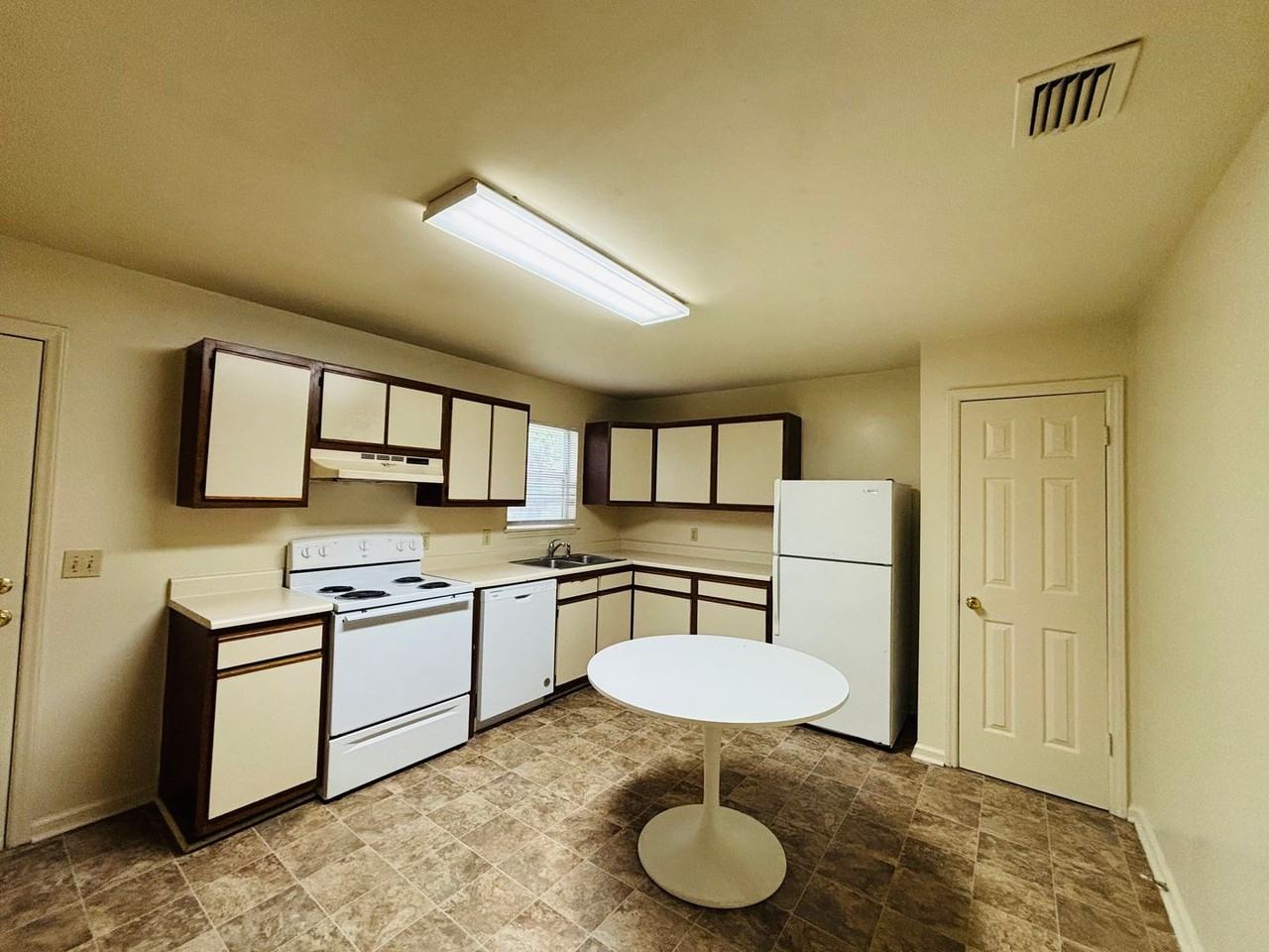 208 Pheasant Run Dr - Photo 2 of 18