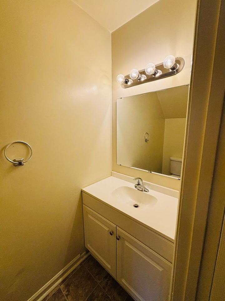 208 Pheasant Run Dr - Photo 5 of 19