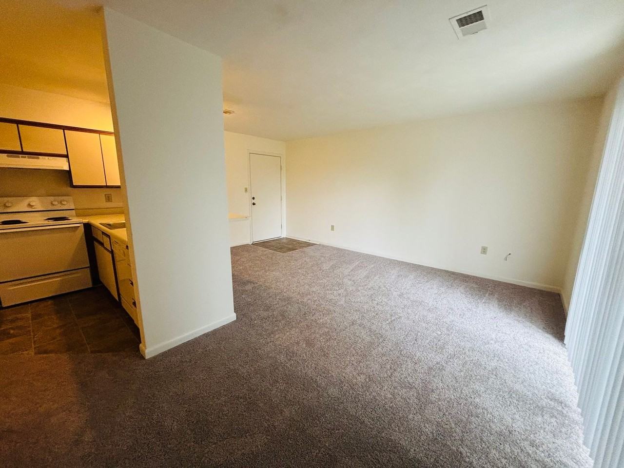 1204 University Ter Apt C - Photo 5 of 20