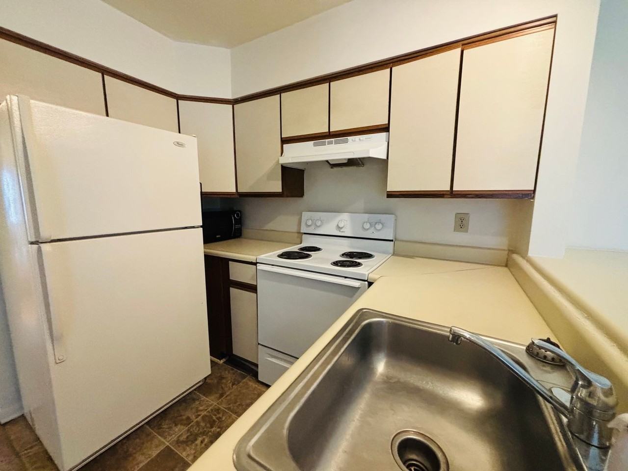 1204 University Ter Apt C - Photo 7 of 20