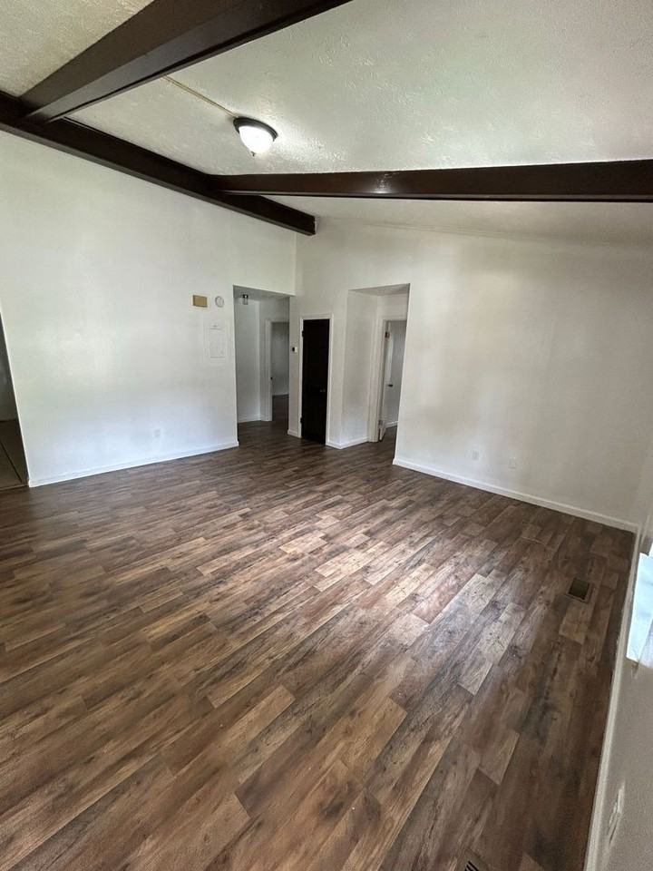 115A Carroll Cir - Photo 2 of 3