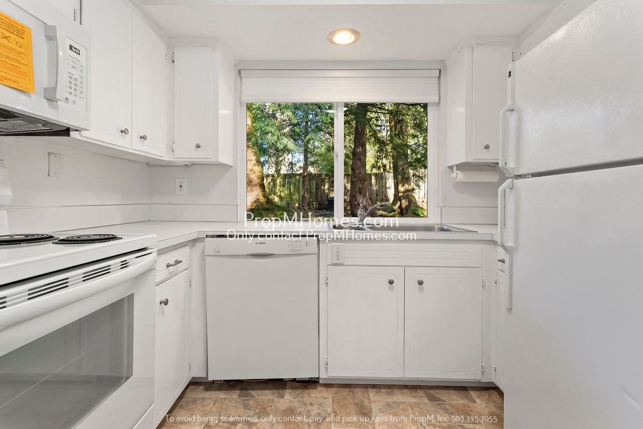 10100 Sw 52nd Ave - Photo 7 of 21