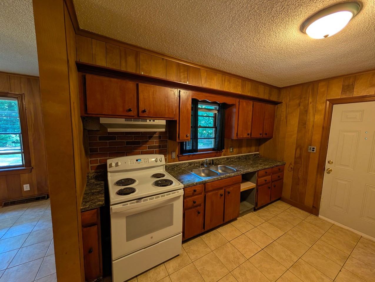 1720 Woodside Dr W - Photo 2 of 48