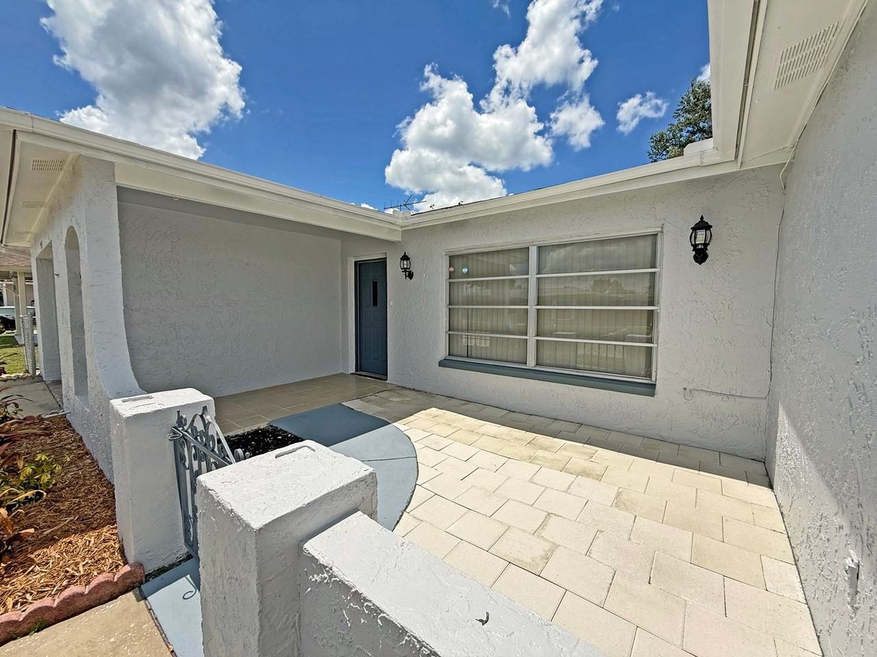 9239 Dresden Ln - Photo 3 of 15