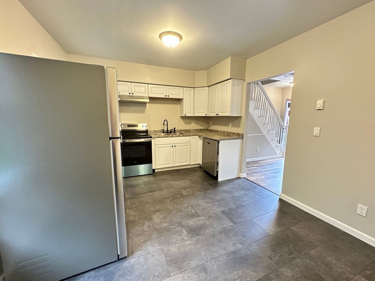 188 Lyman St - Photo 2 of 23