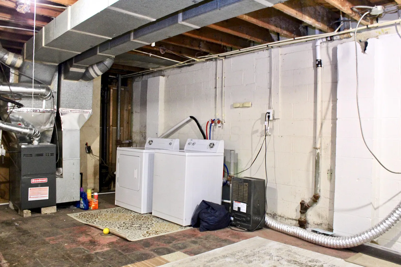 1559 Frebis Ave - Photo 4 of 12