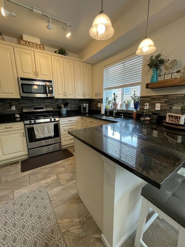 12948 Grant Circle West - Photo 6 of 25