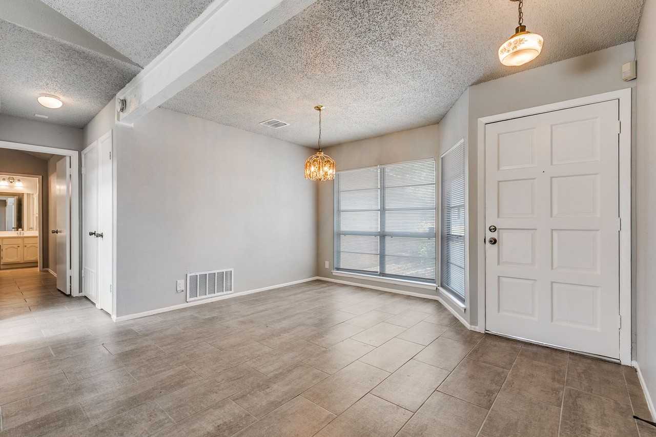 8707 Thatch Dr - Photo 4 of 24