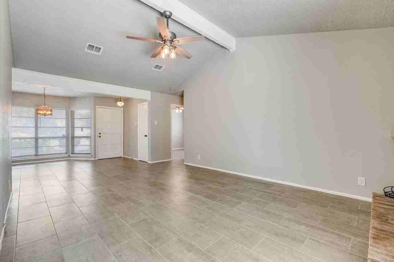 8707 Thatch Dr - Photo 6 of 24