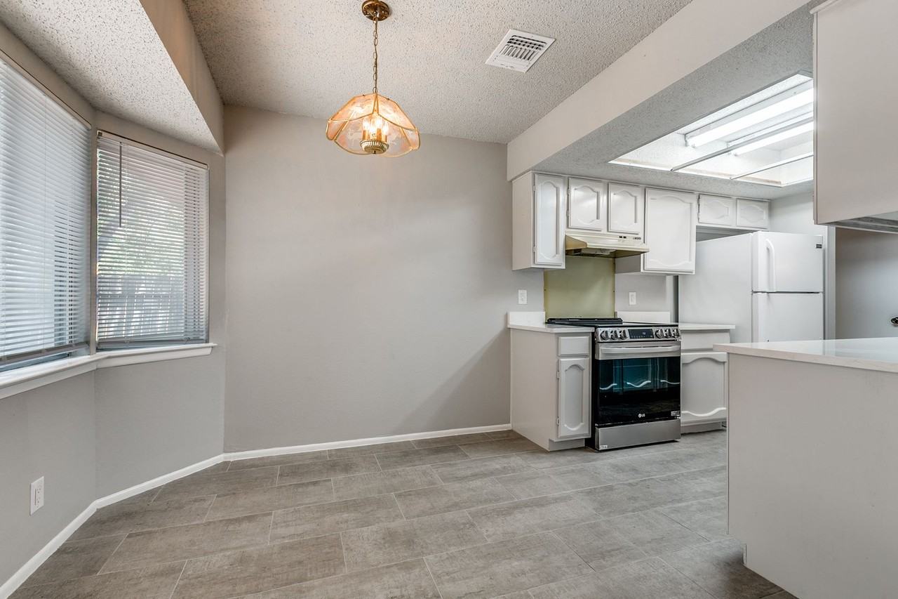 8707 Thatch Dr - Photo 7 of 24