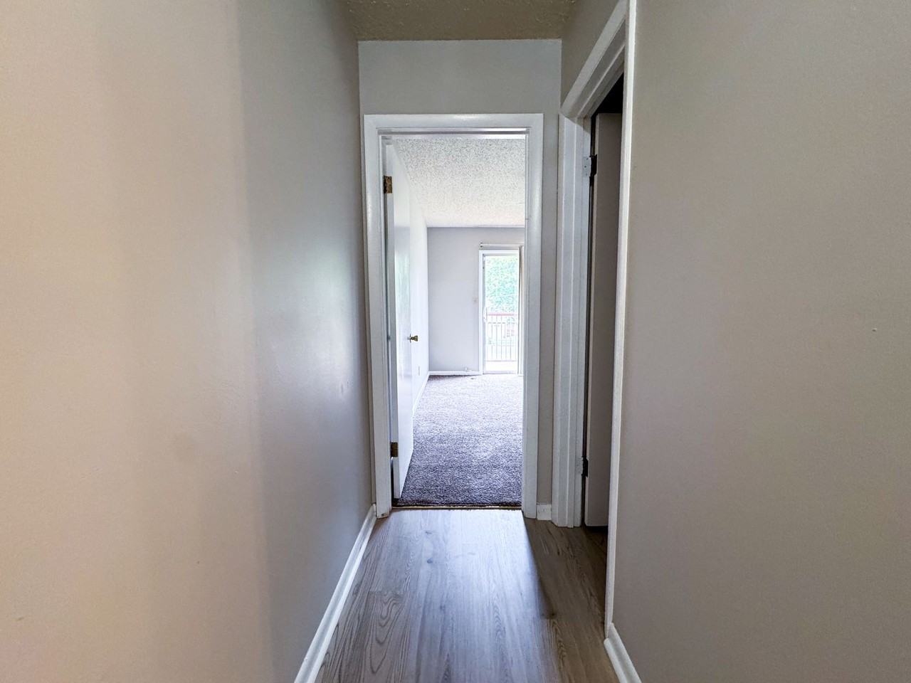 407 Fairfax Dr - Photo 6 of 10