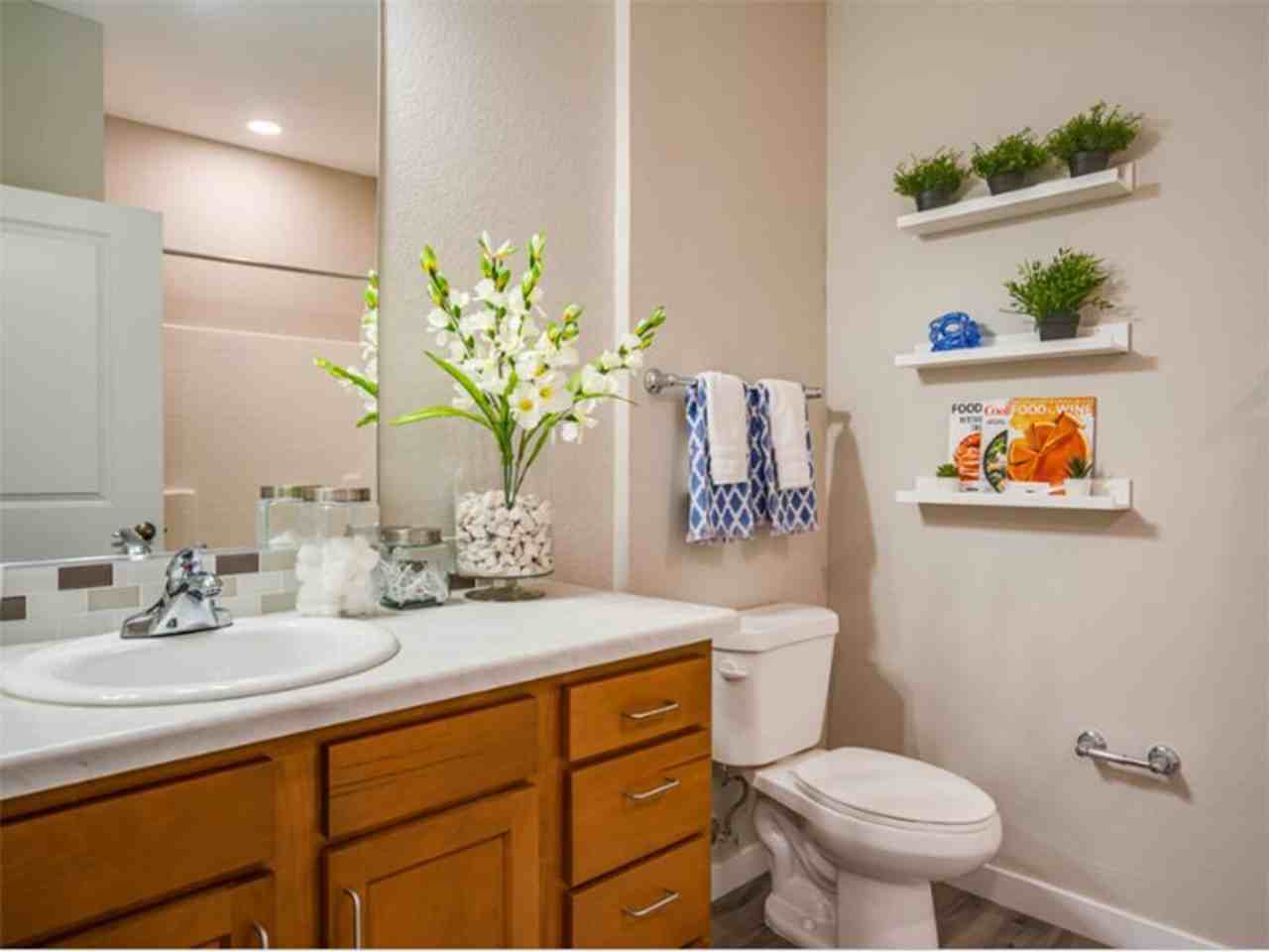 Club 715 Apartments - Photo 6 of 17