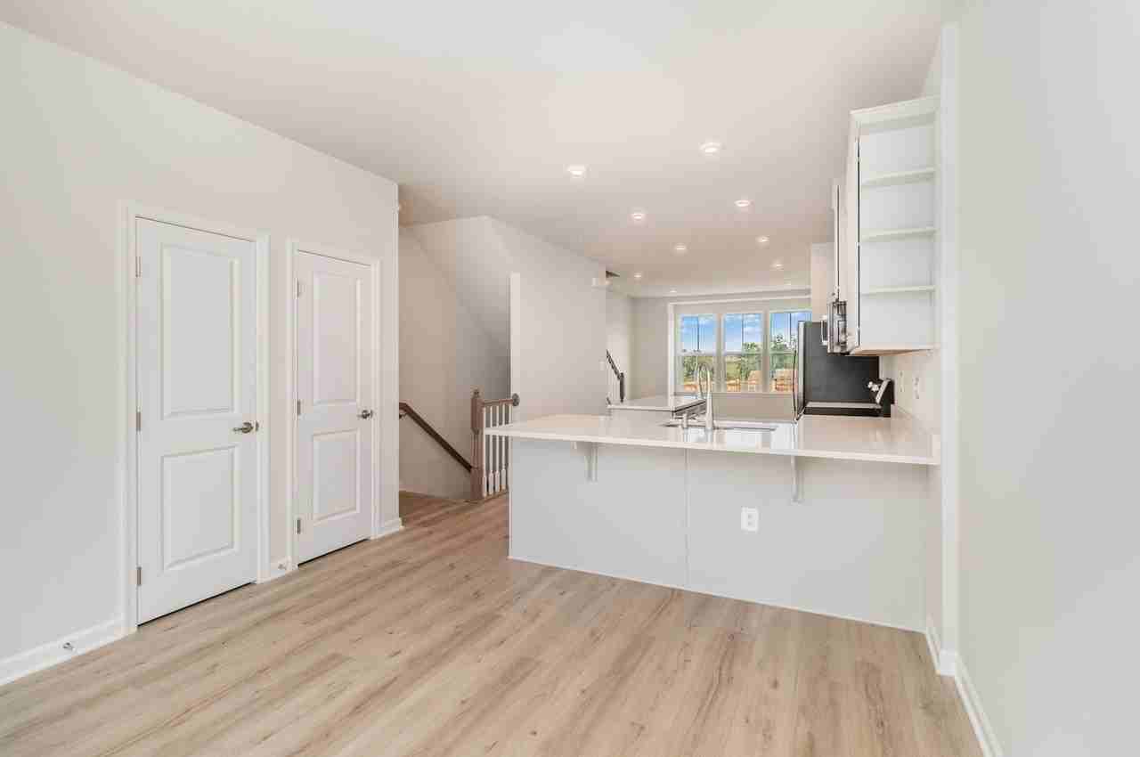 4936 Dunhaven Dr - Photo 5 of 24