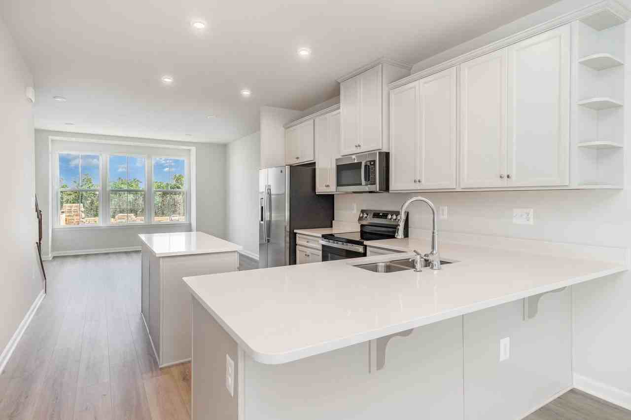 4936 Dunhaven Dr - Photo 6 of 24