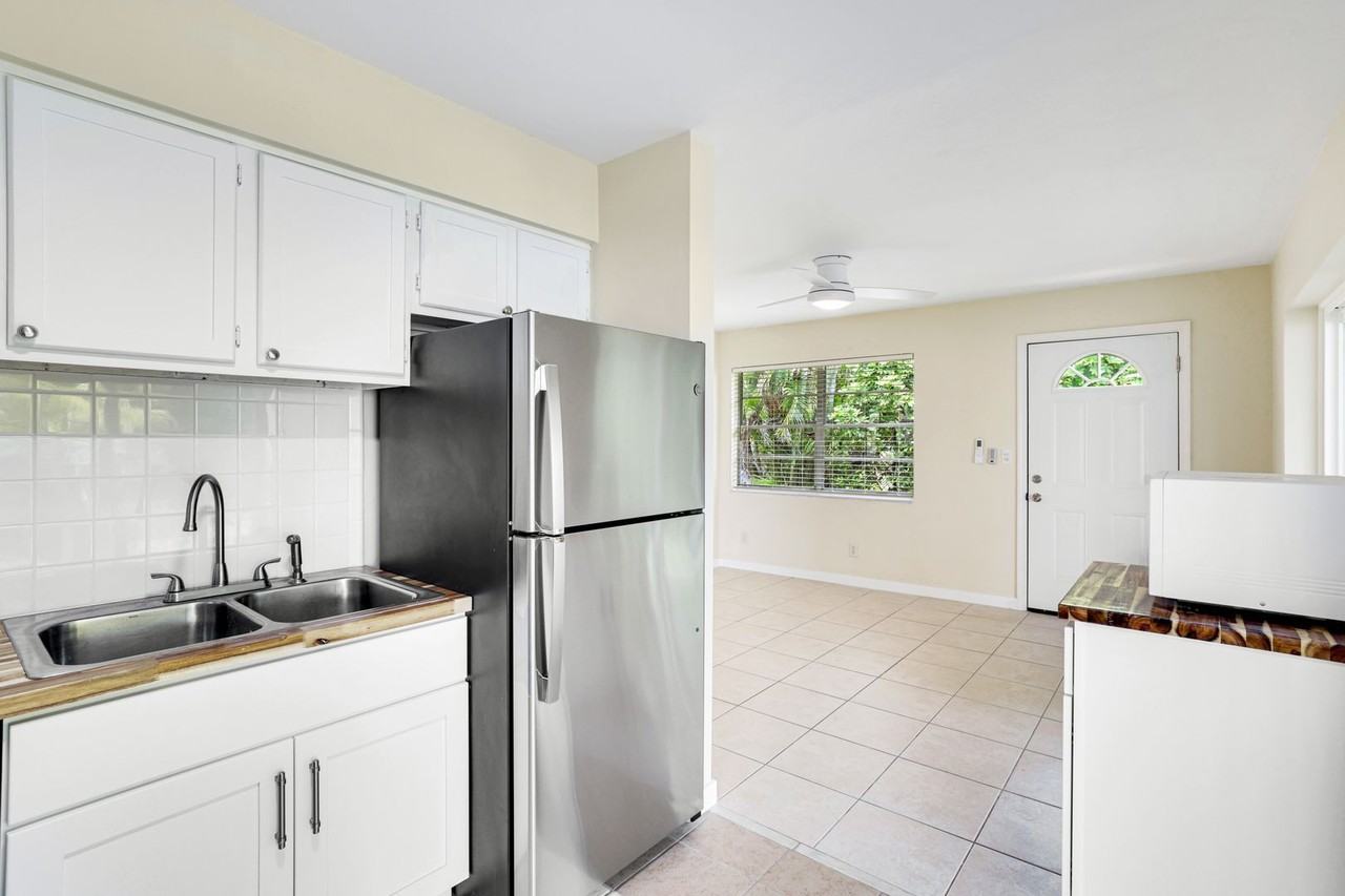 527A Goodland Dr W - Photo 2 of 21