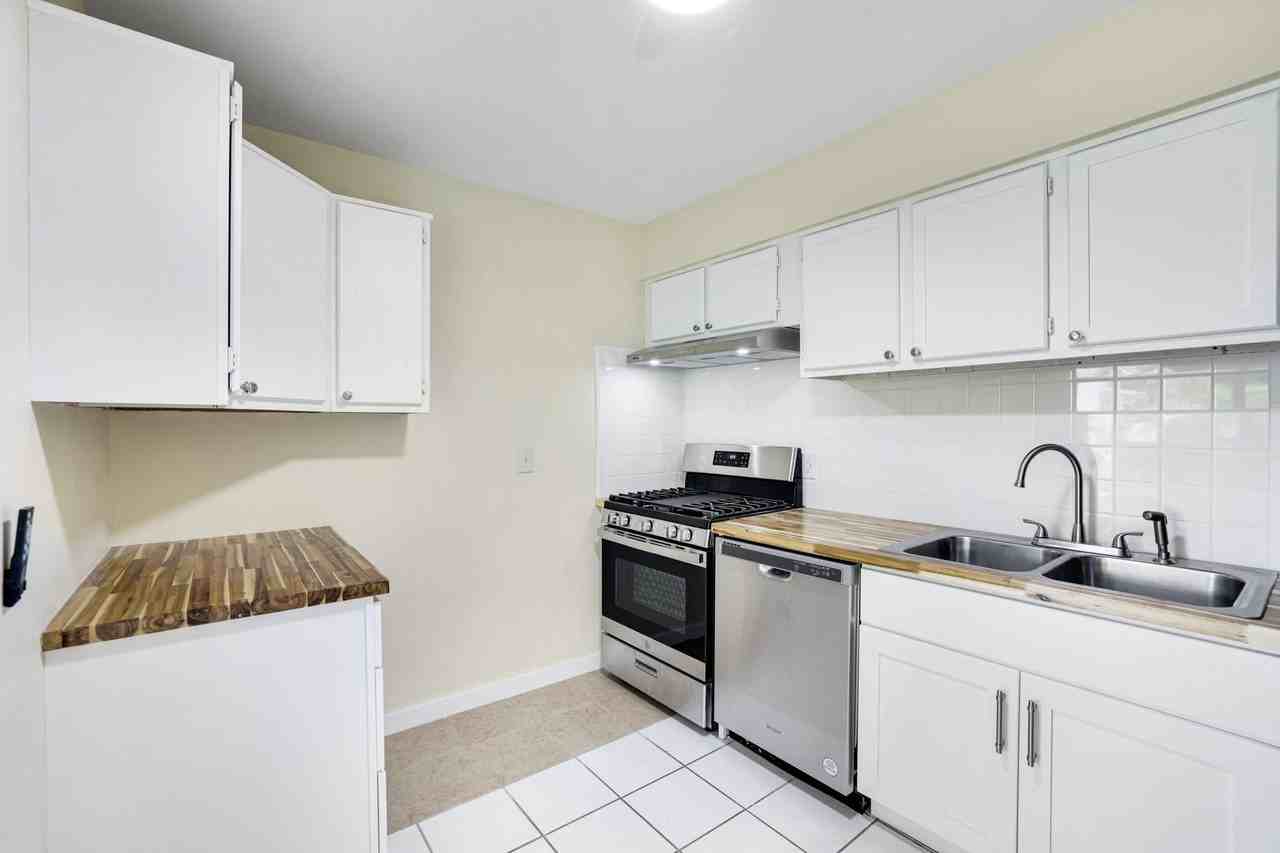 527A Goodland Dr W - Photo 3 of 21