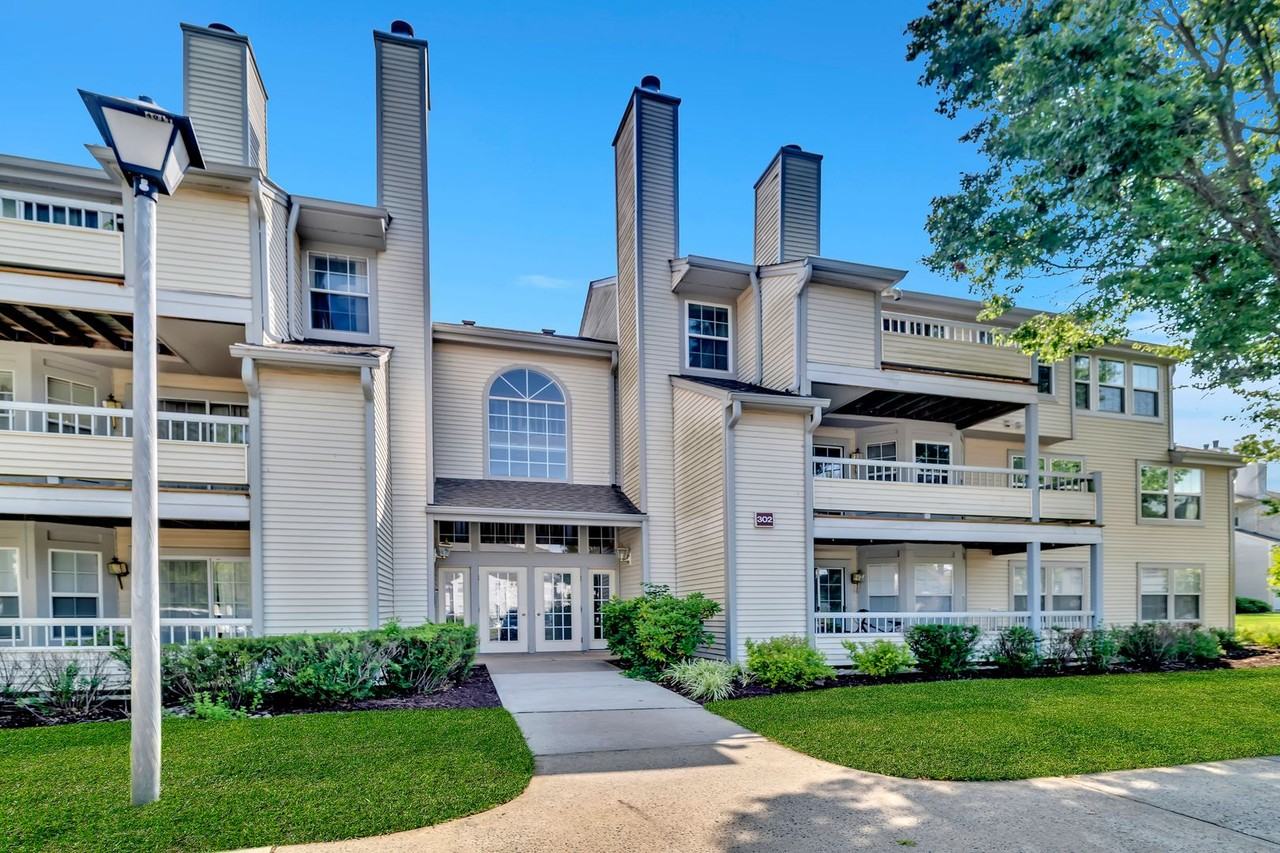 302 Trinity Ct #8 - Photo 2 of 17