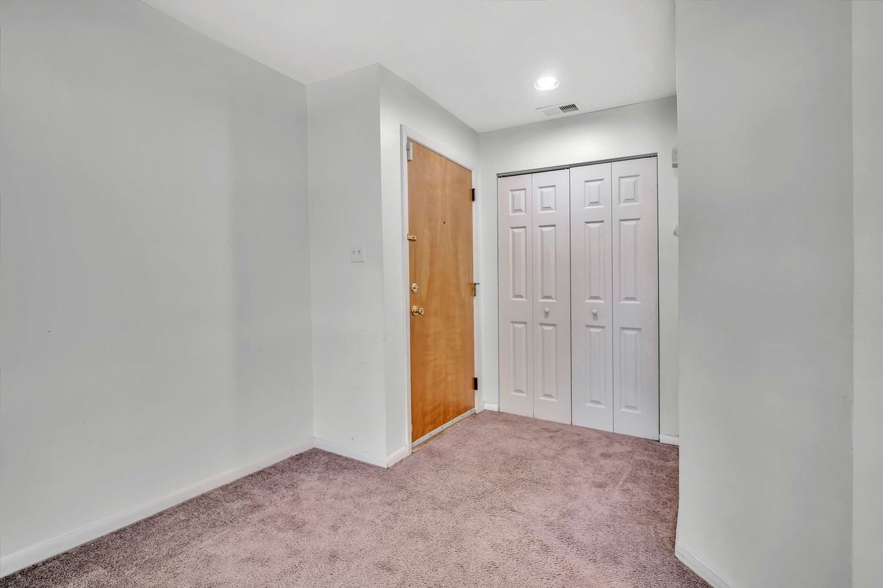 302 Trinity Ct #8 - Photo 3 of 17