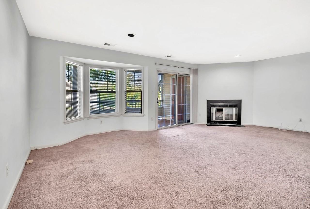 302 Trinity Ct #8 - Photo 6 of 17