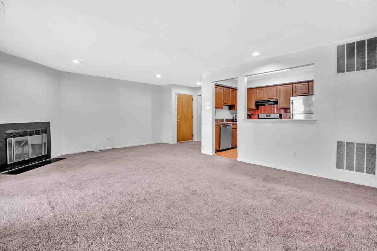 302 Trinity Ct #8 - Photo 7 of 17