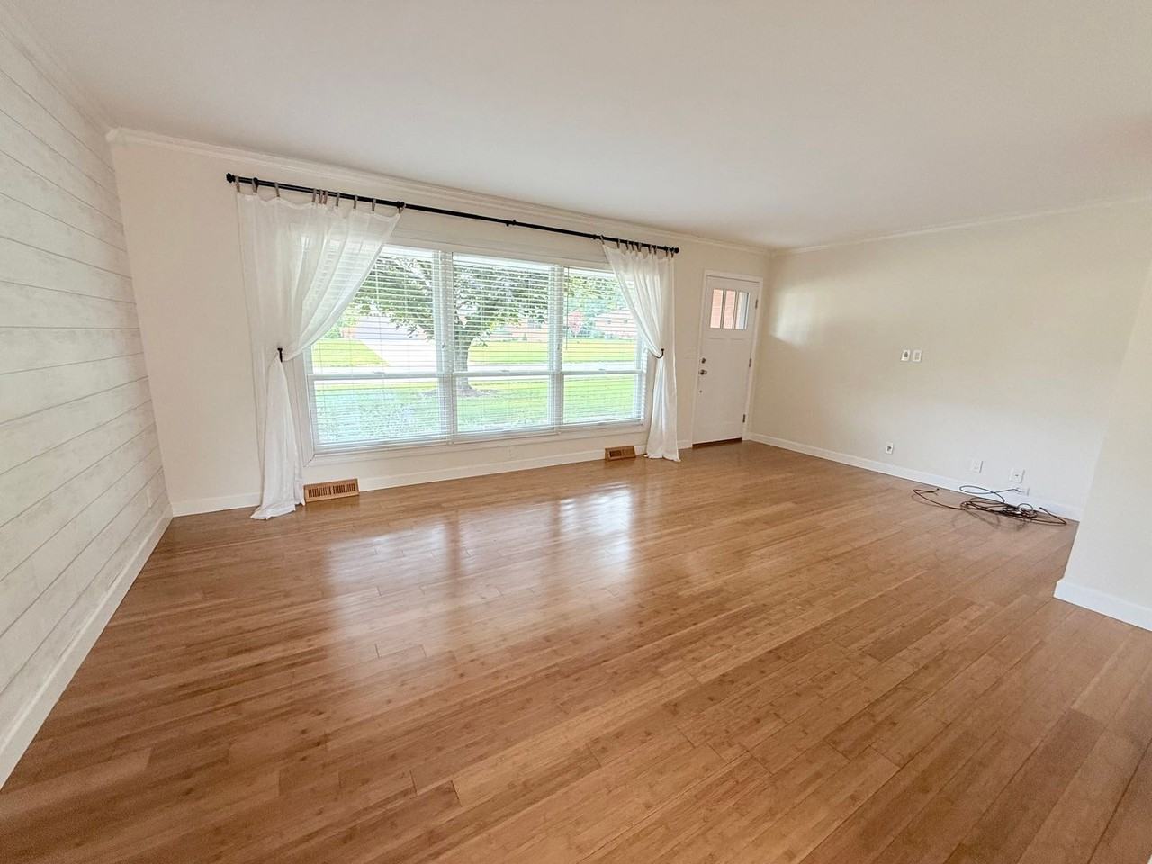 207 Ivanhoe Way - Photo 2 of 23