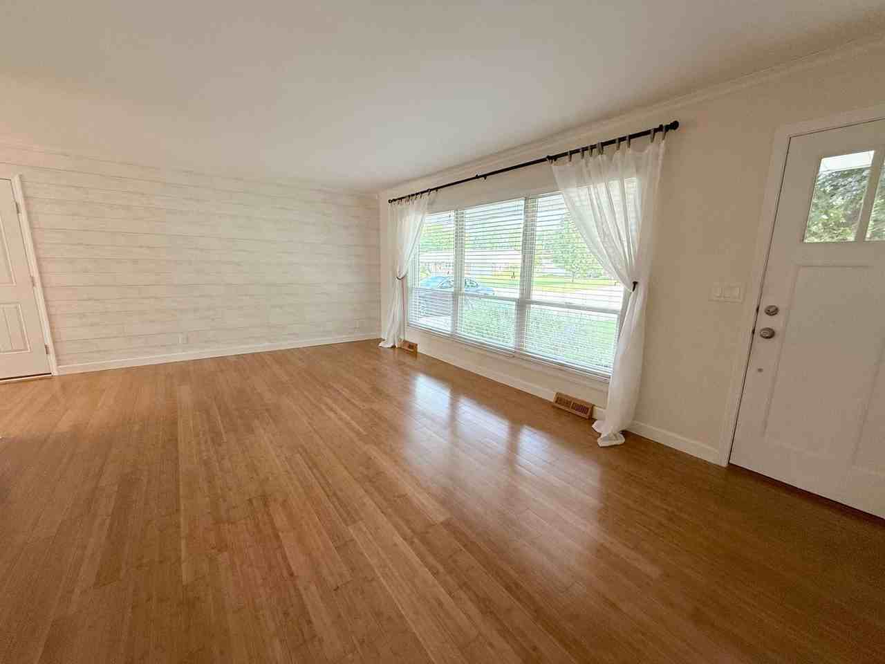 207 Ivanhoe Way - Photo 3 of 23