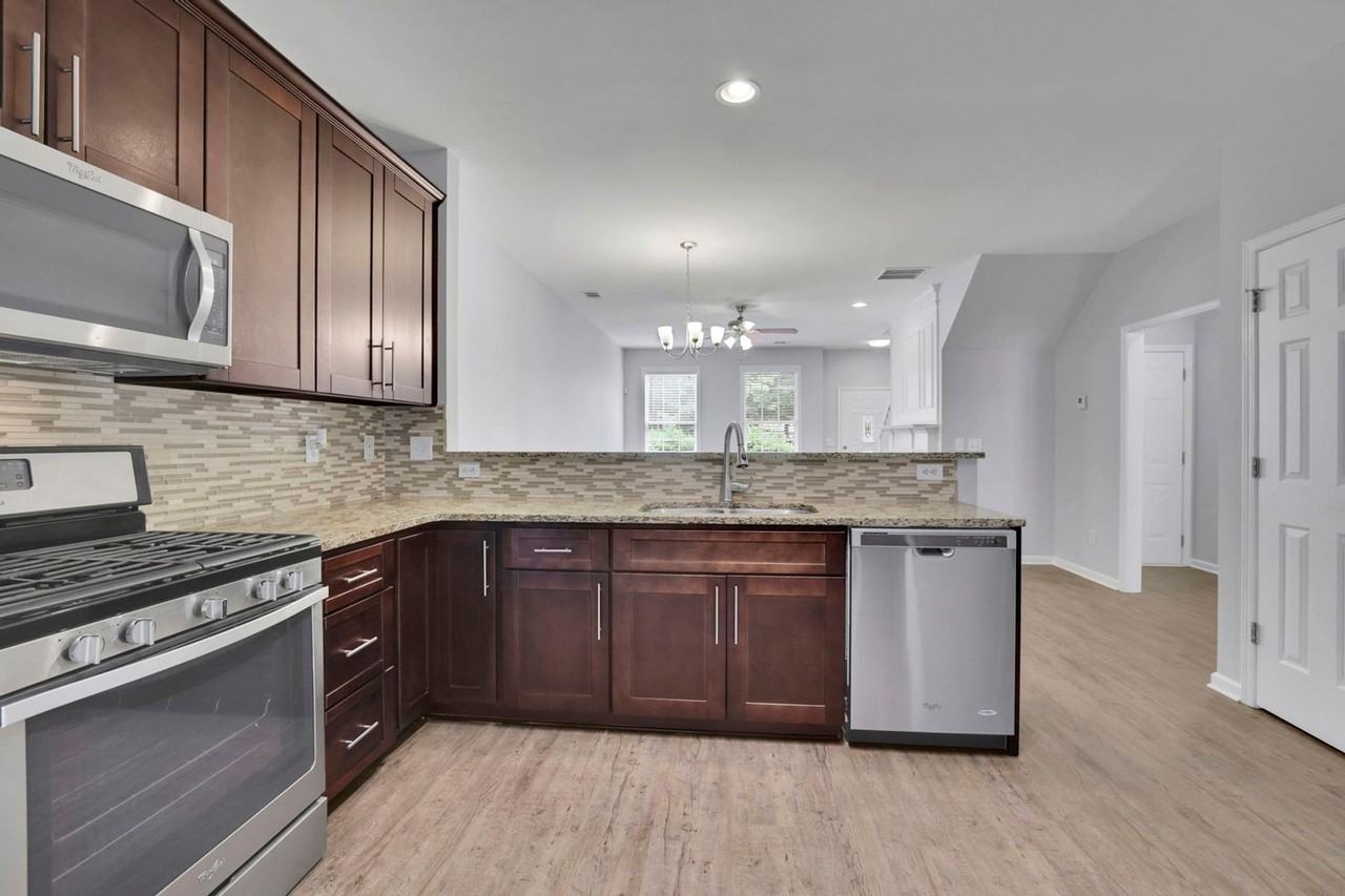 13491 Spring View Dr - Photo 3 of 38