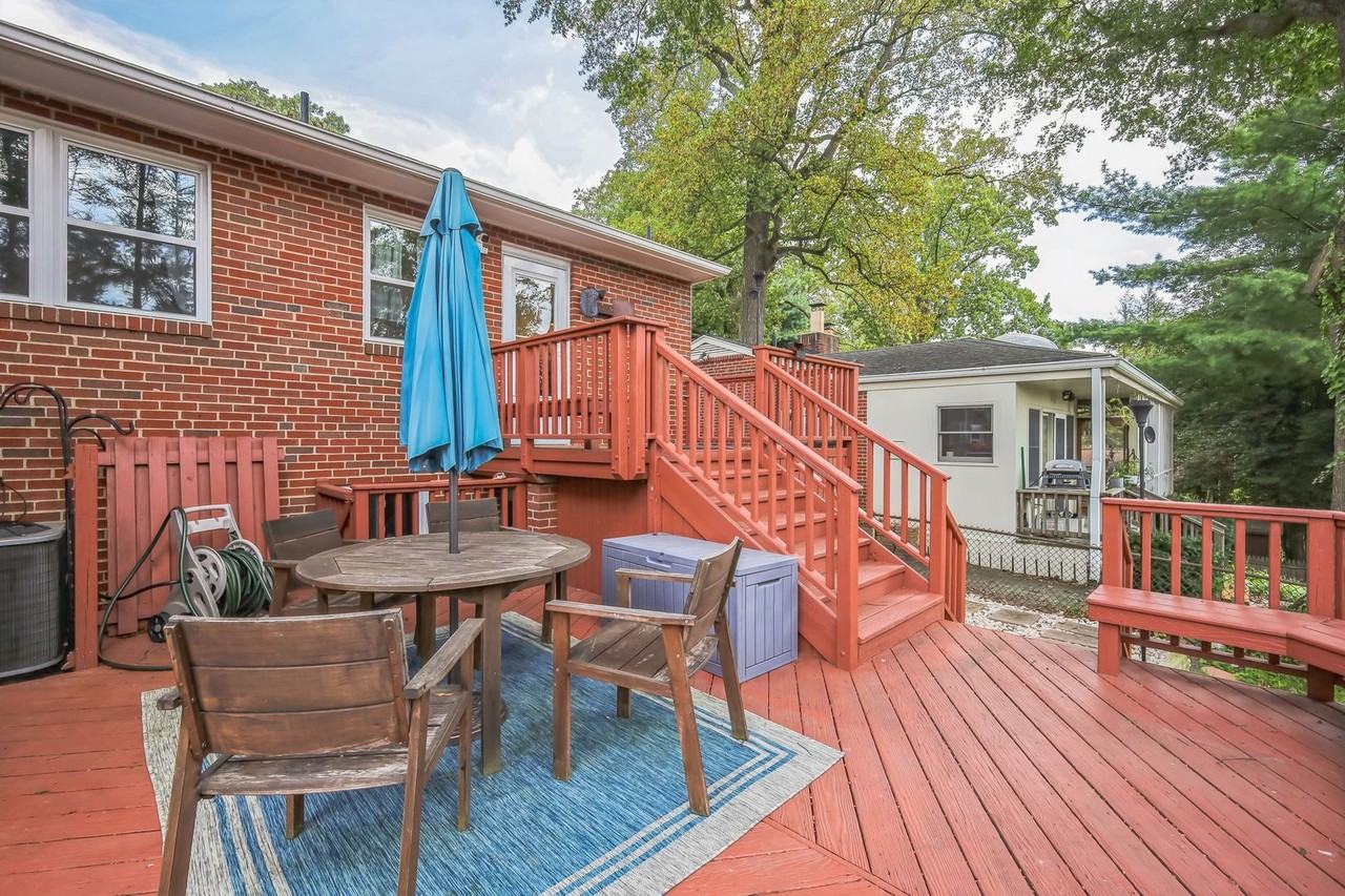 1004 Stirling Rd - Photo 2 of 29