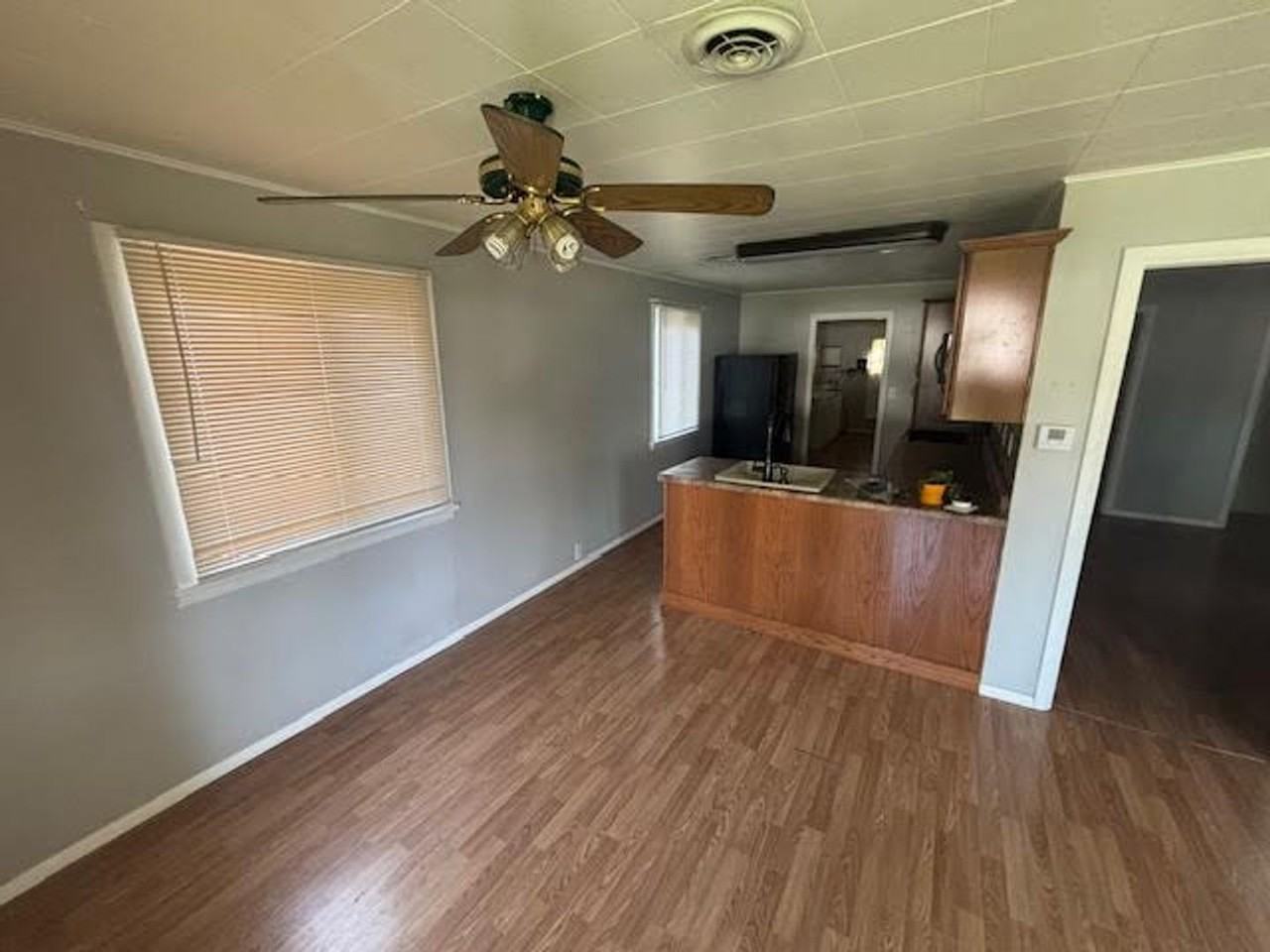 307 Spencer St - Photo 3 of 9