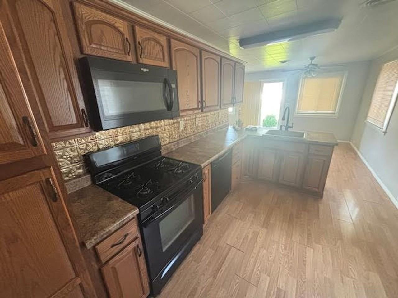 307 Spencer St - Photo 4 of 9