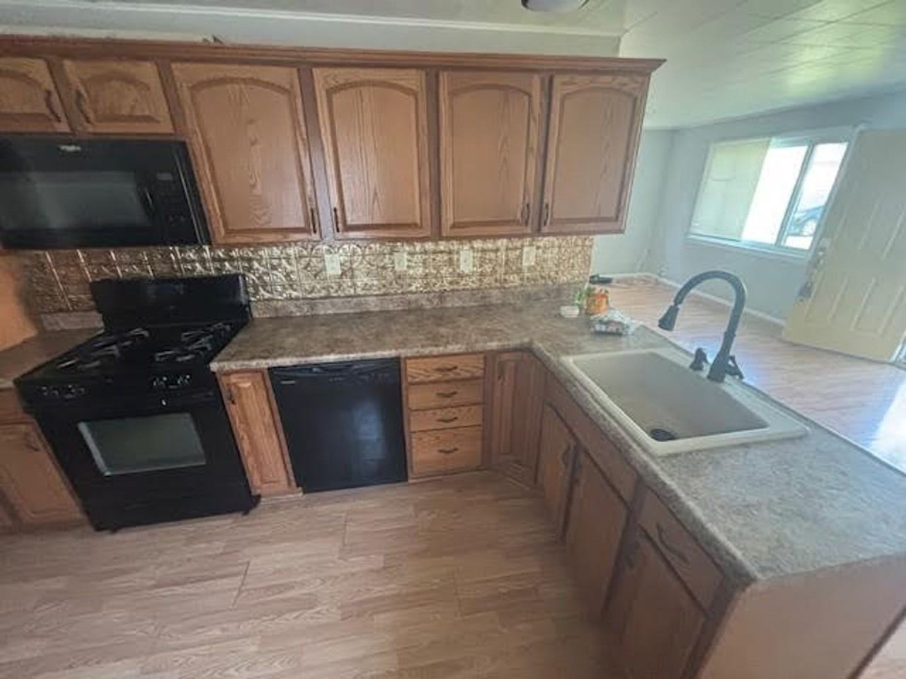 307 Spencer St - Photo 5 of 9