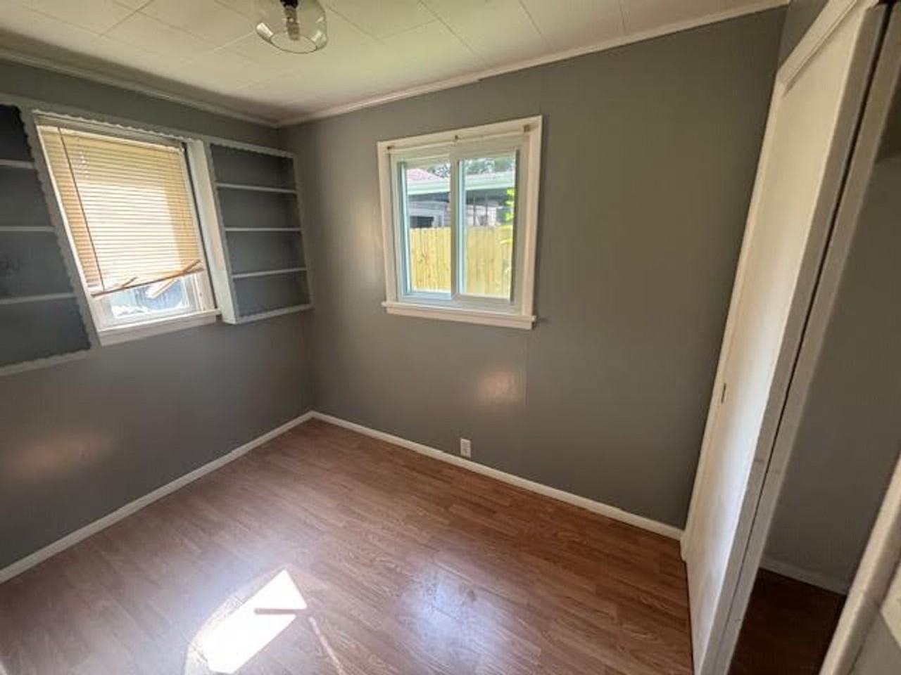 307 Spencer St - Photo 7 of 9