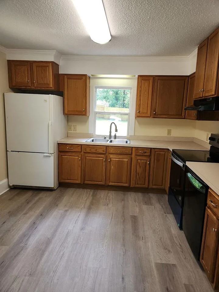 3710 Margrave Rd - Photo 6 of 10