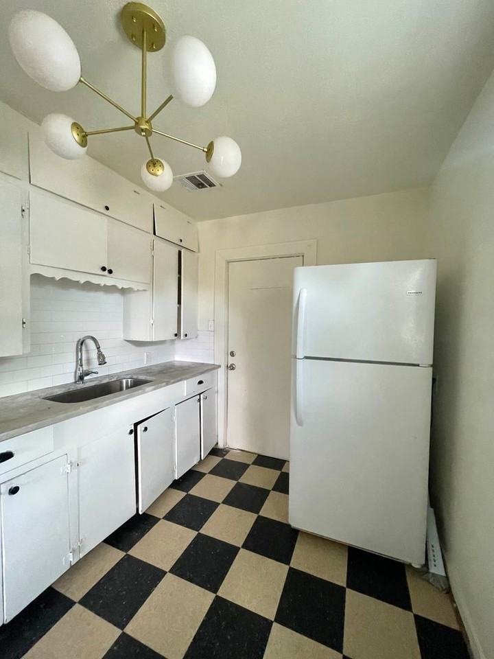 2002 Dudley Ave - Photo 3 of 9