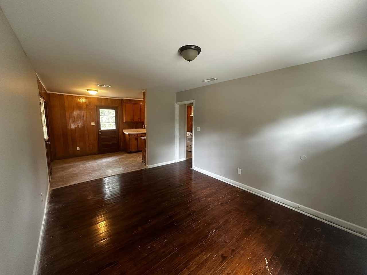 825 Woodlawn Dr - Photo 2 of 16