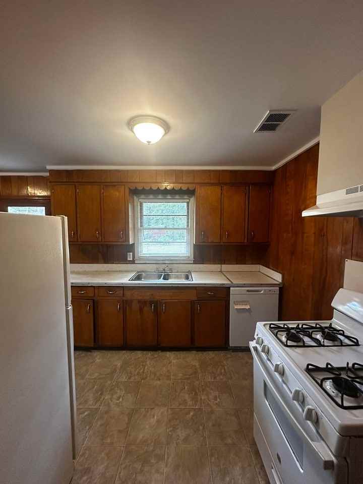 825 Woodlawn Dr - Photo 5 of 16