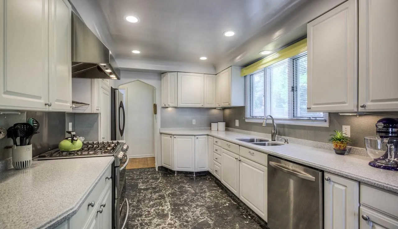 1504 N 60th St - Photo 4 of 21