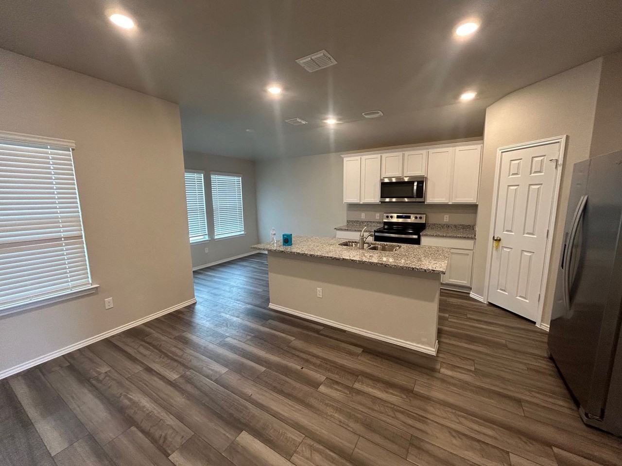 11604 Landis Ct - Photo 2 of 16