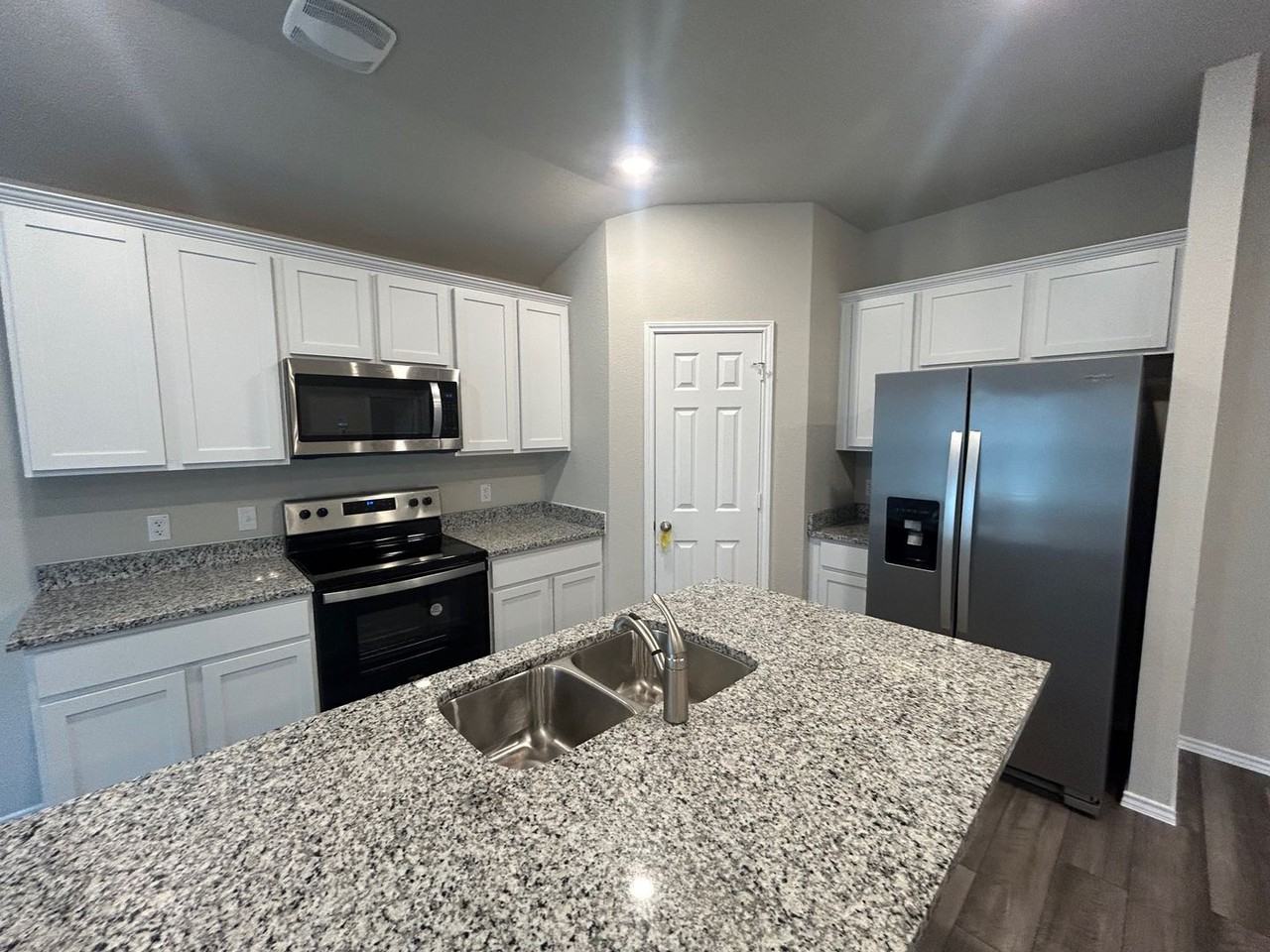 11604 Landis Ct - Photo 3 of 16