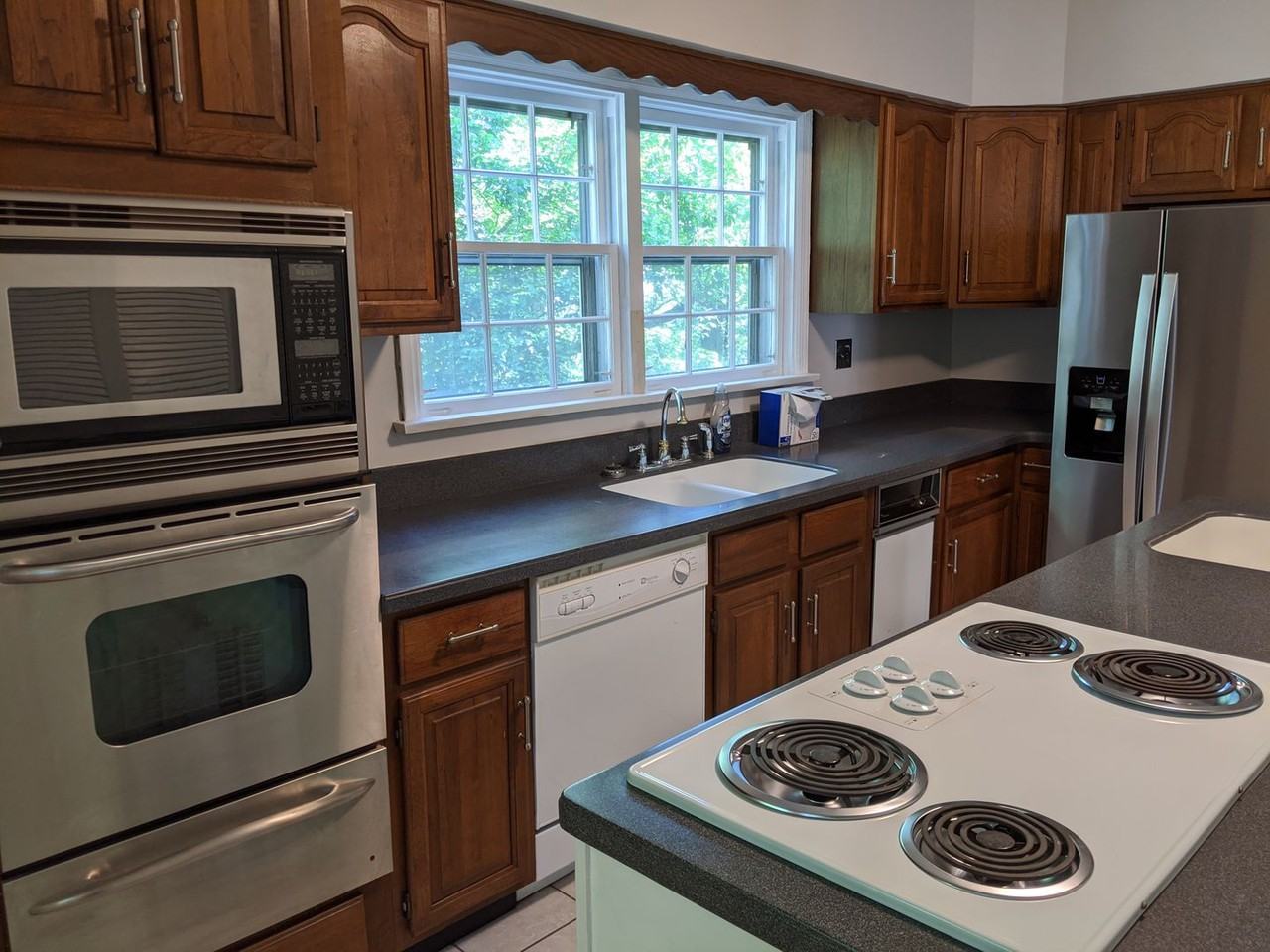 3925 Clifton Ave - Photo 3 of 16